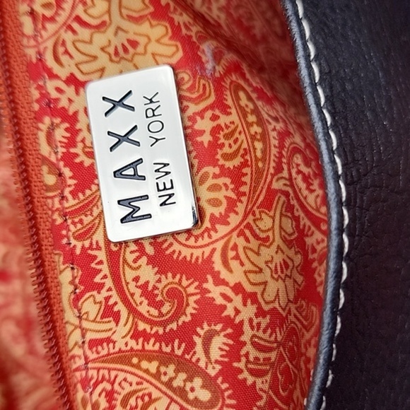 Maxx New York Black Leather Shoulder Bag - Picture 13 of 13